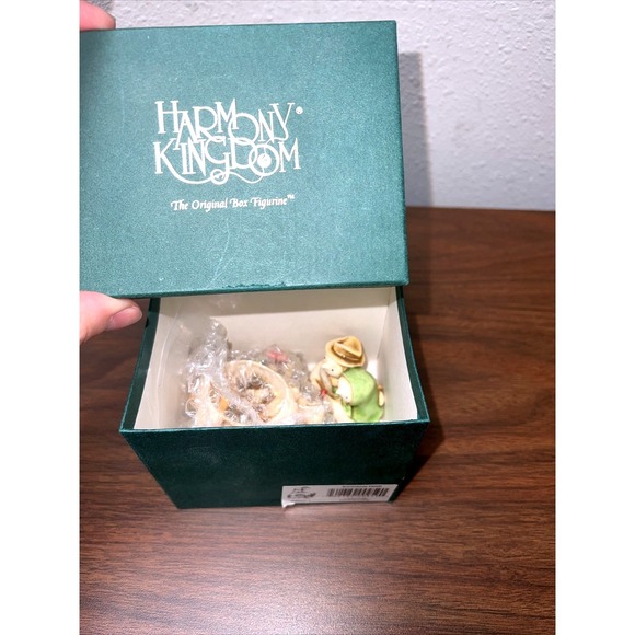 Harmony Kingdom Snowdonia Fields Snowmen Holiday Trinket Box Retired‎ NIB - Picture 2 of 12